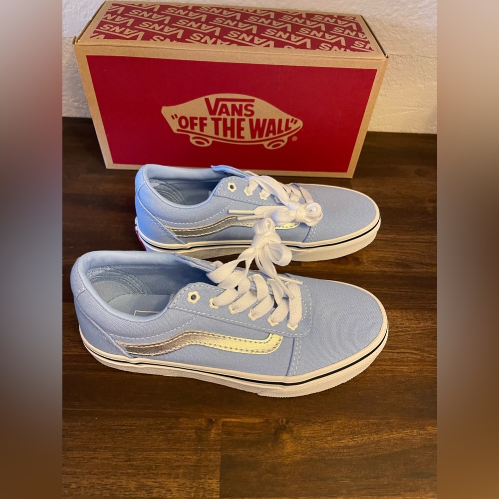 New VANS WARD shoes size 1 girls light blue & silver athletic shoes sneakers 🩵